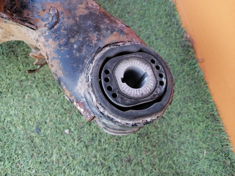 Audi A6 C7 подрамник задний