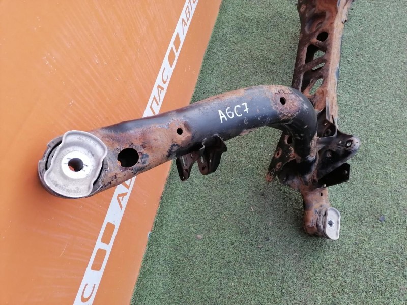 Audi A6 C7 подрамник задний