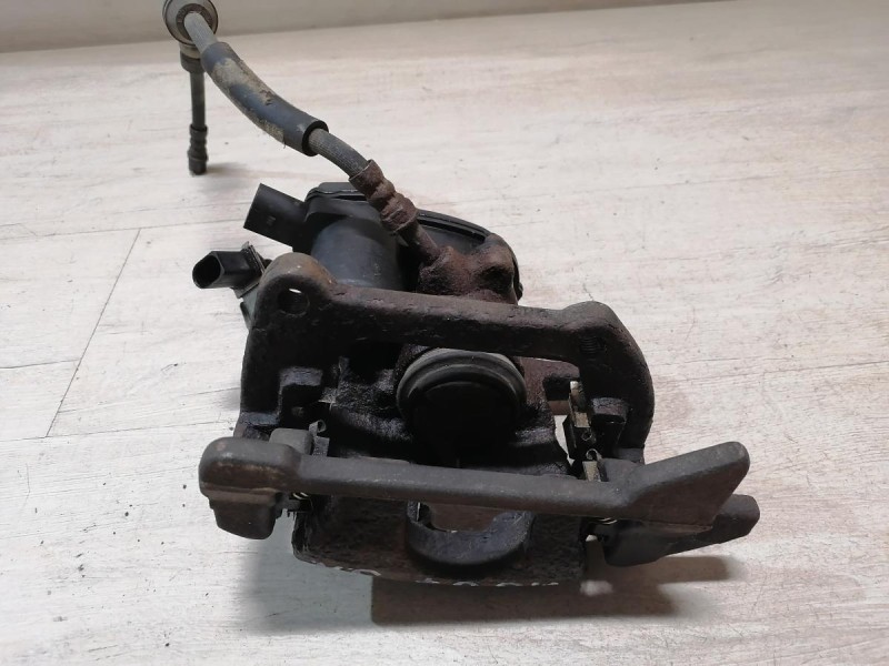 Audi A6 C7 суппорт задний левый