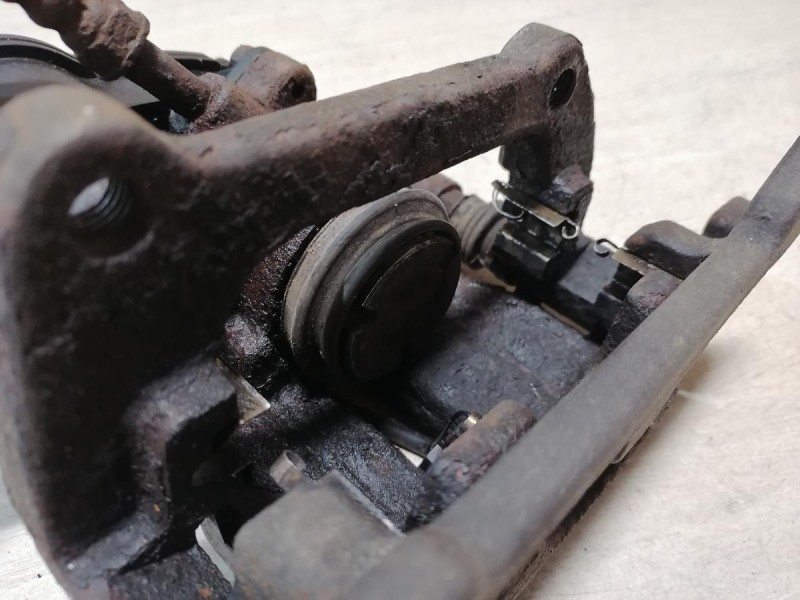 Audi A6 C7 суппорт задний левый