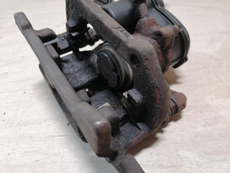 Audi A6 C7 суппорт задний левый