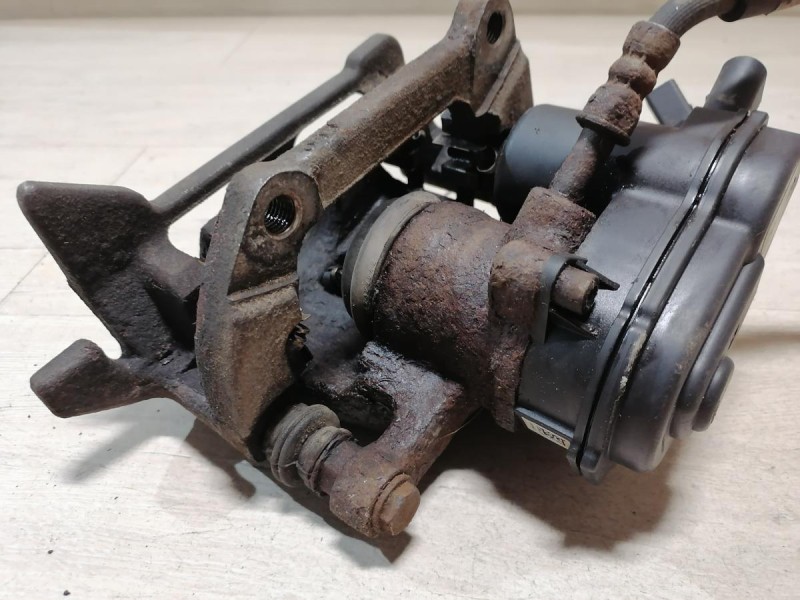 Audi A6 C7 суппорт задний левый