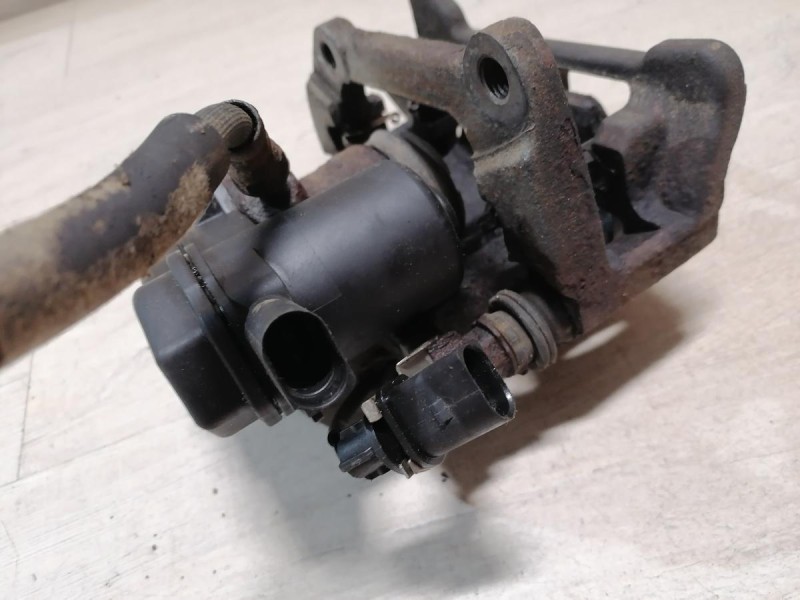 Audi A6 C7 суппорт задний левый