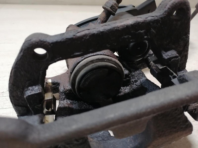 Audi A6 C7 суппорт задний правый