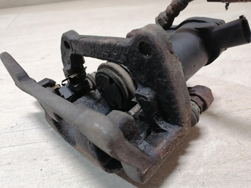 Audi A6 C7 суппорт задний правый