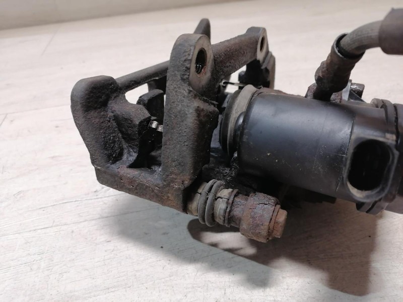 Audi A6 C7 суппорт задний правый