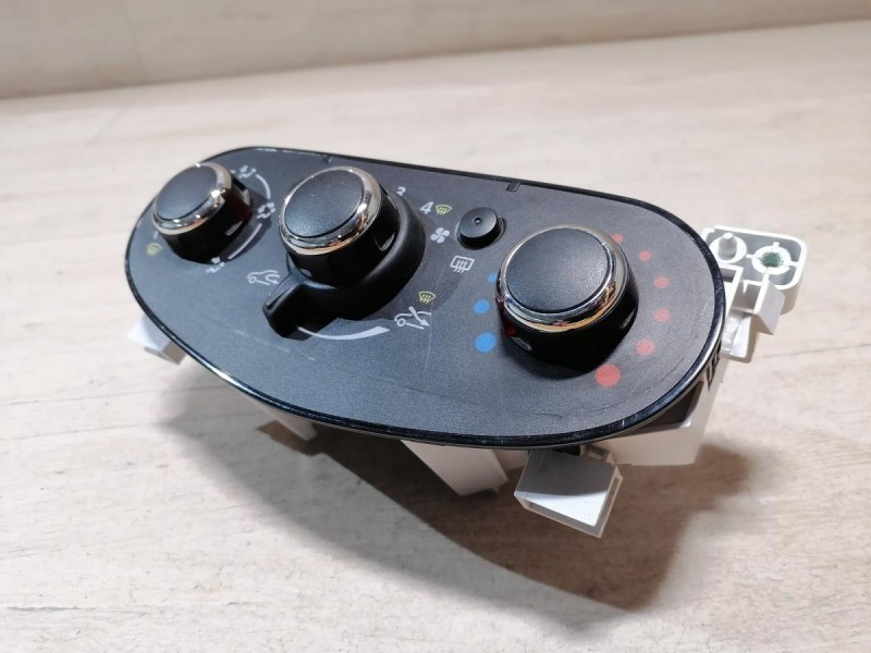 Sandero №18 блок управления кондиционером