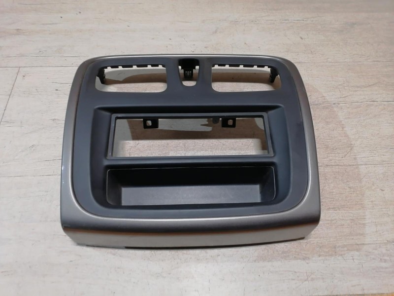 Sandero №18 рамка под магнитолу 1 дин