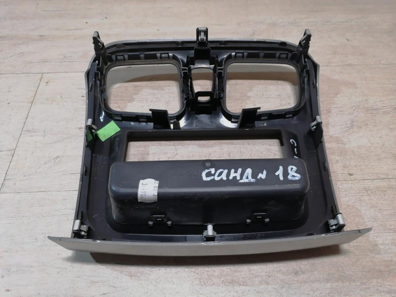 Sandero №18 рамка под магнитолу 1 дин