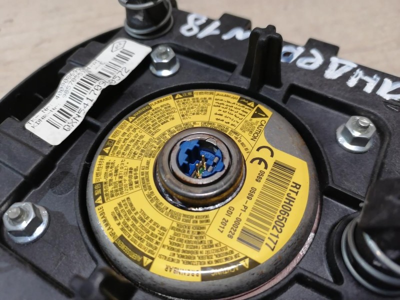 Sandero №18 подушка безопасности в руль до рест