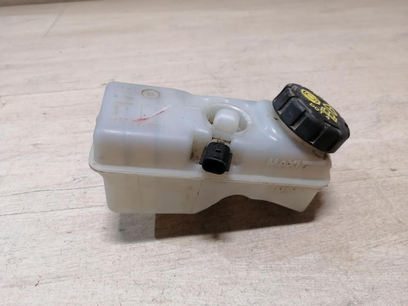 Sandero №18 бачок тормозного цилиндра гидро