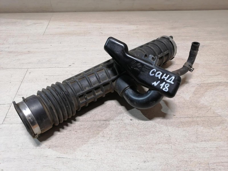 Sandero №18 патрубок воздушного фильтра H4M