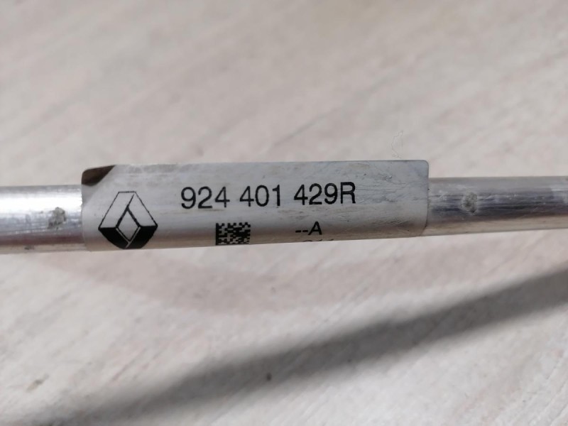 Sandero №18 трубка кондиционера тонкая длинная 924401429