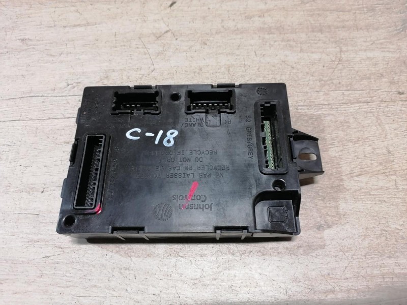 Sandero №18 блок комфорта 284b19038