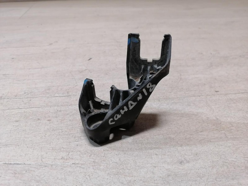 Sandero №18 фиксатор тросов кулисы кронштейн