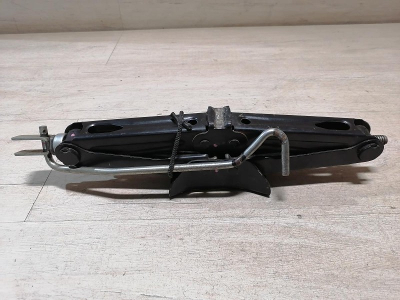 Sandero №18 домкрат