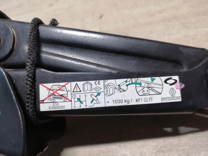 Sandero №18 домкрат