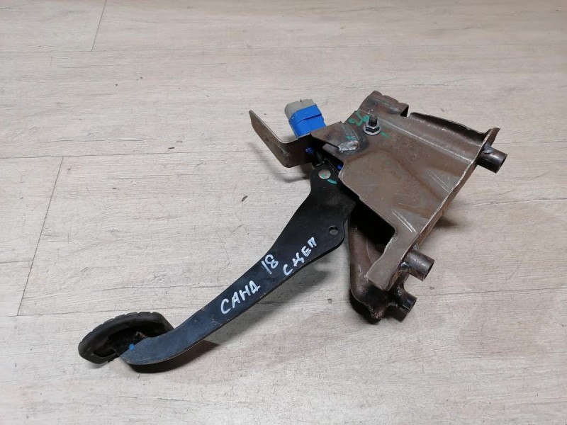 Sandero №18 педаль сцепления гидро