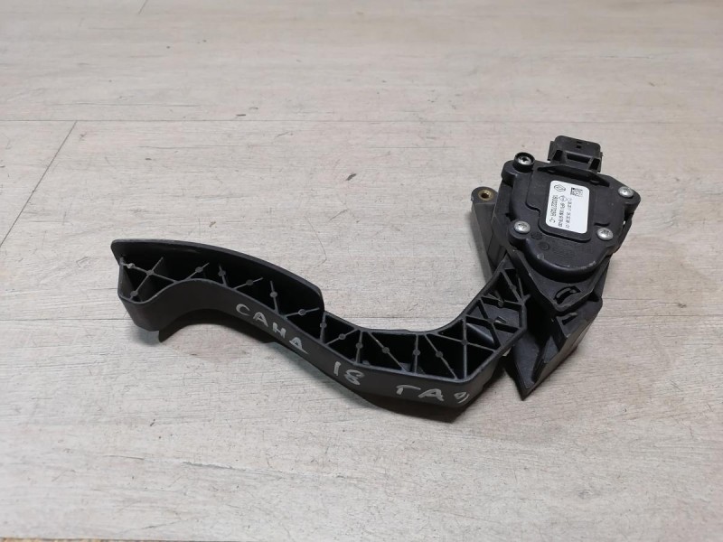 Sandero №18 педаль газа