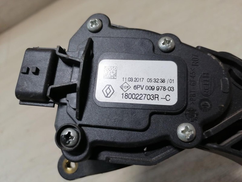 Sandero №18 педаль газа