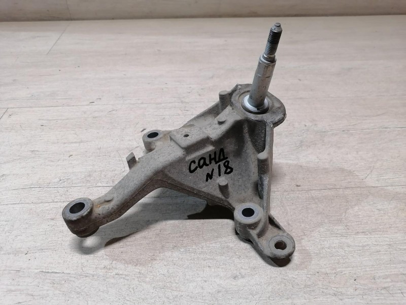 Sandero №18 кронштейн верхней подушки коробки H4M