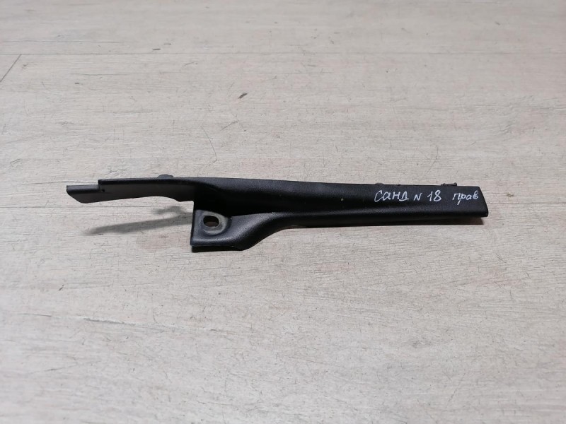 Sandero №18 уголок жабо правый