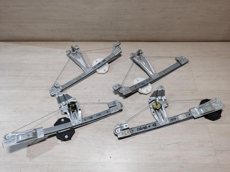 Sandero №18 стеклоподъемник задний правый мех