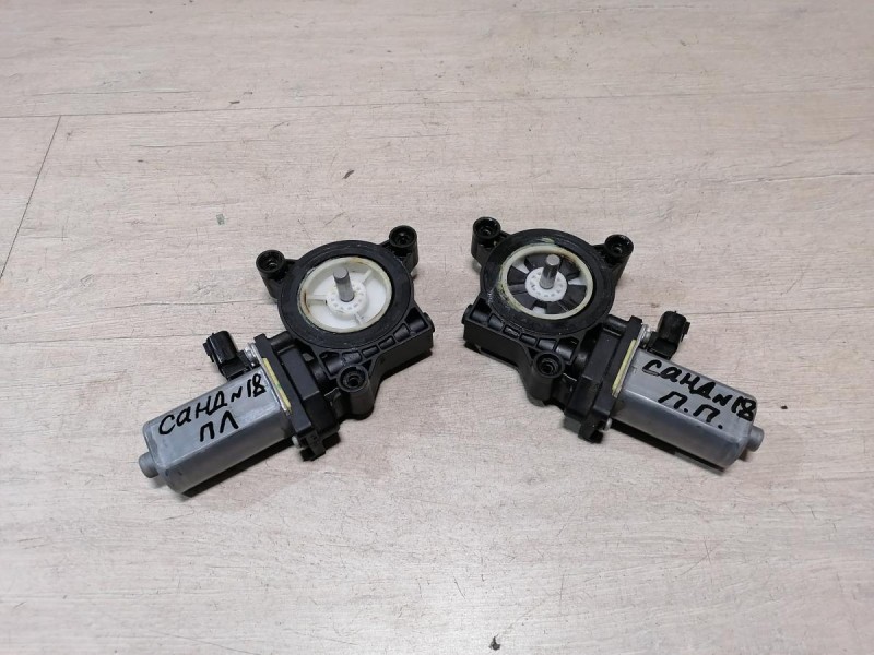 Sandero №18 моторчик стеклоподъемника правый