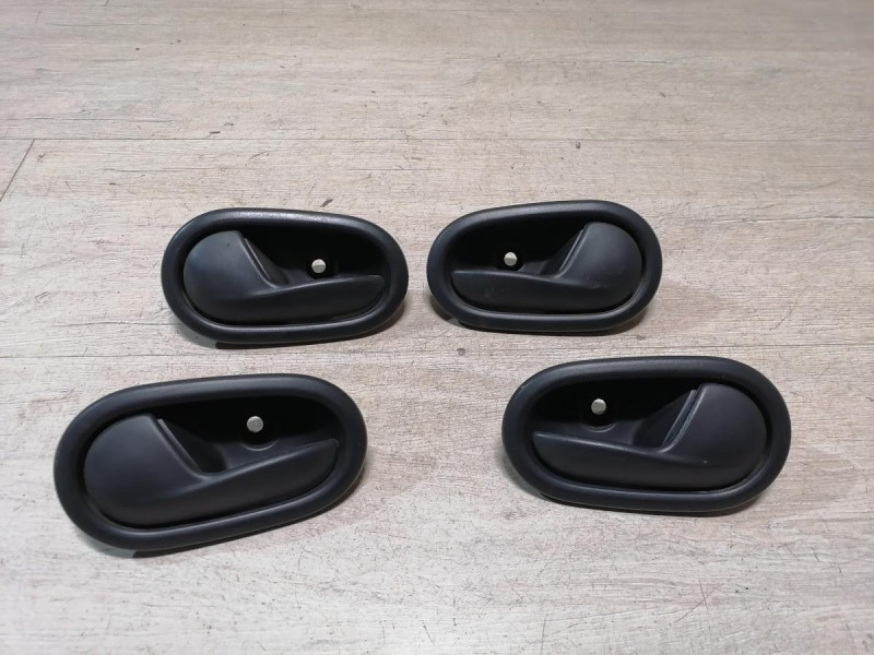 Sandero №18 ручка двери внутренняя черная левая