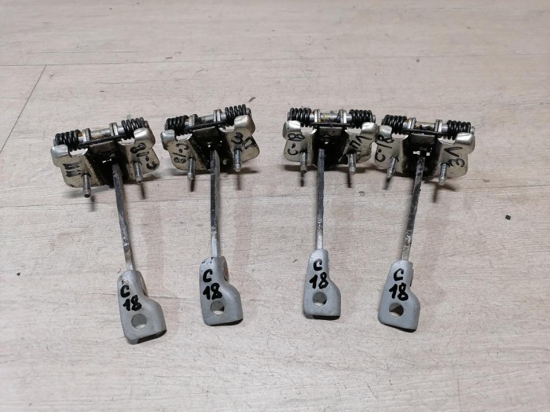 Sandero №18 ограничитель двери