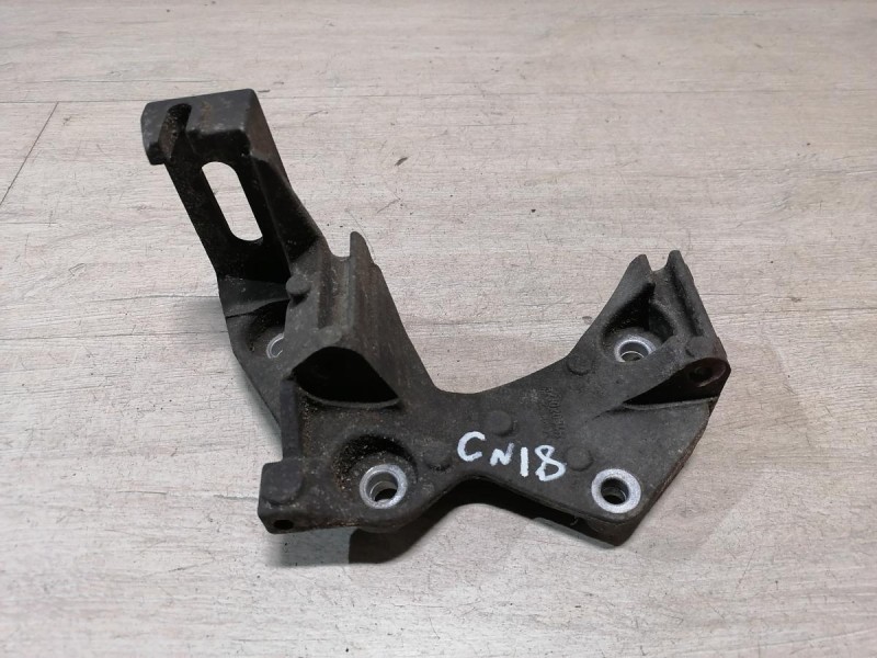 Sandero №18 кронштейн генератора H4M