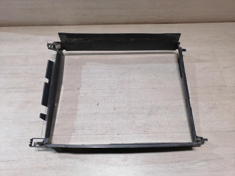 Sandero №18 дефлектор радиатора