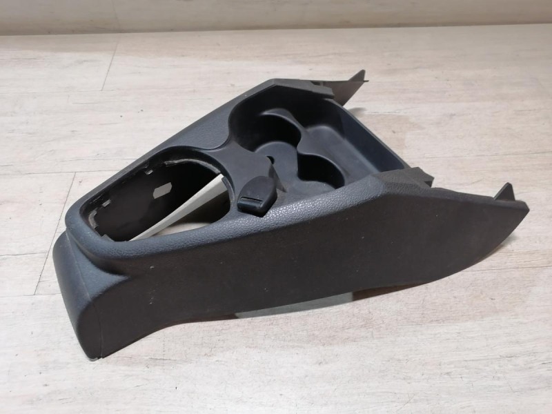 Sandero №18 консоль центральная под кулису