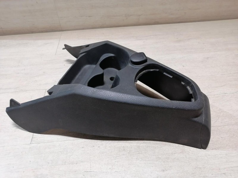 Sandero №18 консоль центральная под кулису