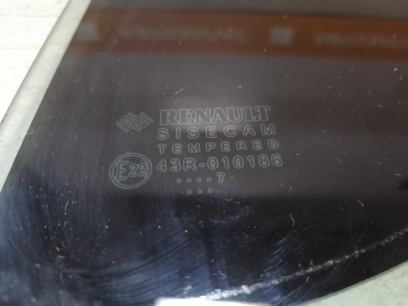 Sandero №18 форточка левая 17