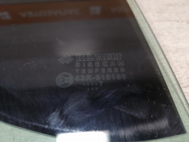 Sandero №18 форточка правая 17