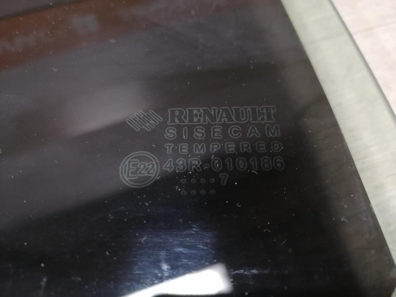 Sandero №18 стекло заднее правое 17