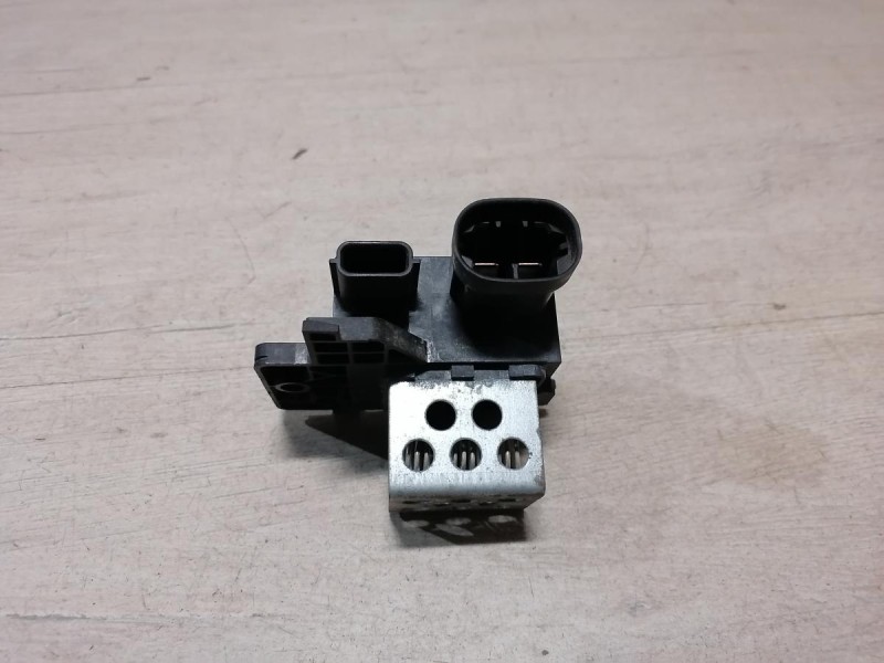 Sandero №18 резистор вентилятора охлаждения двигателя с конд