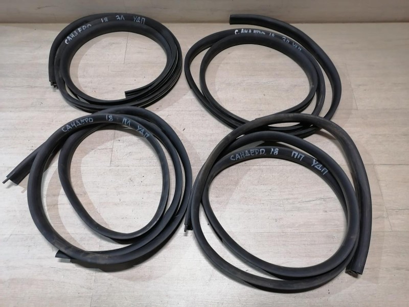 Sandero №18 уплотнитель дверного проема передний левый