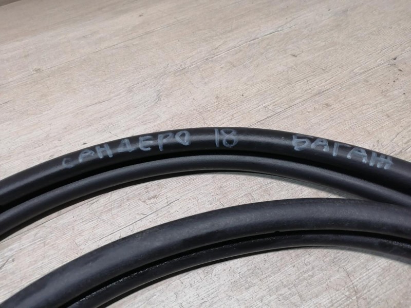 Sandero №18 уплотнитель багажника