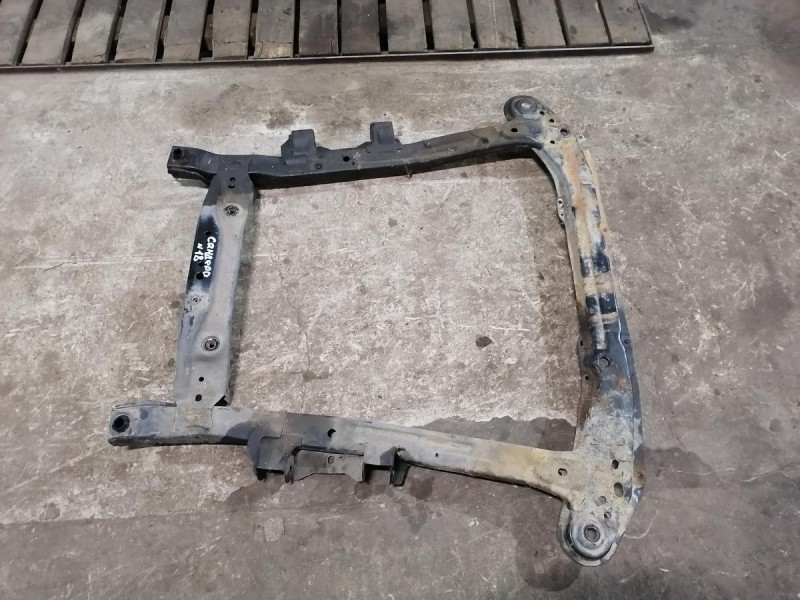 Sandero №18 подрамник деф