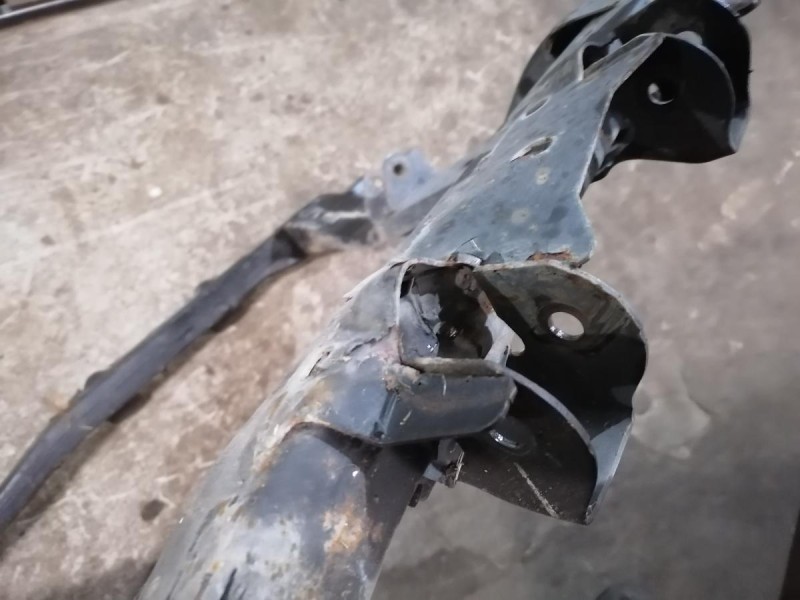 Sandero №18 подрамник деф