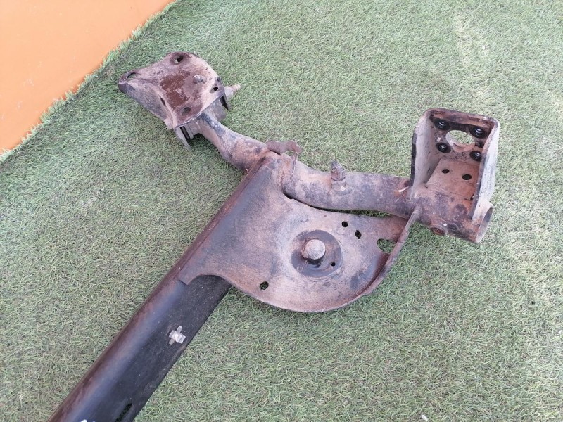 Sandero №18 балка задняя