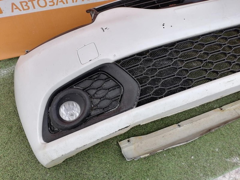 Sandero №18 бампер передний в сборе деф
