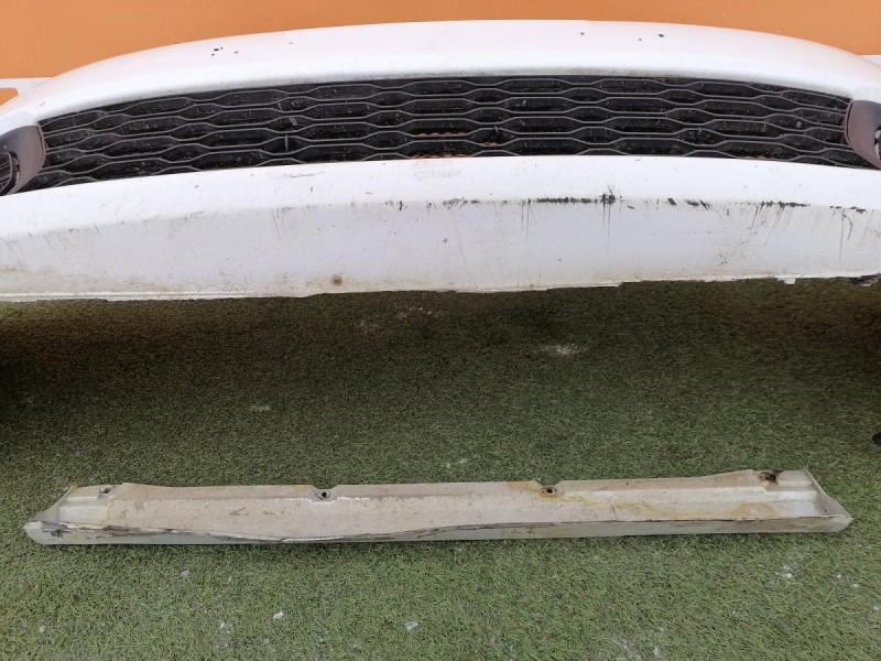 Sandero №18 бампер передний в сборе деф