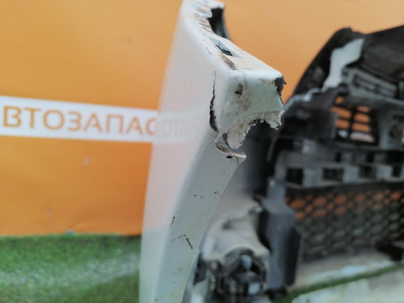 Sandero №18 бампер передний в сборе деф