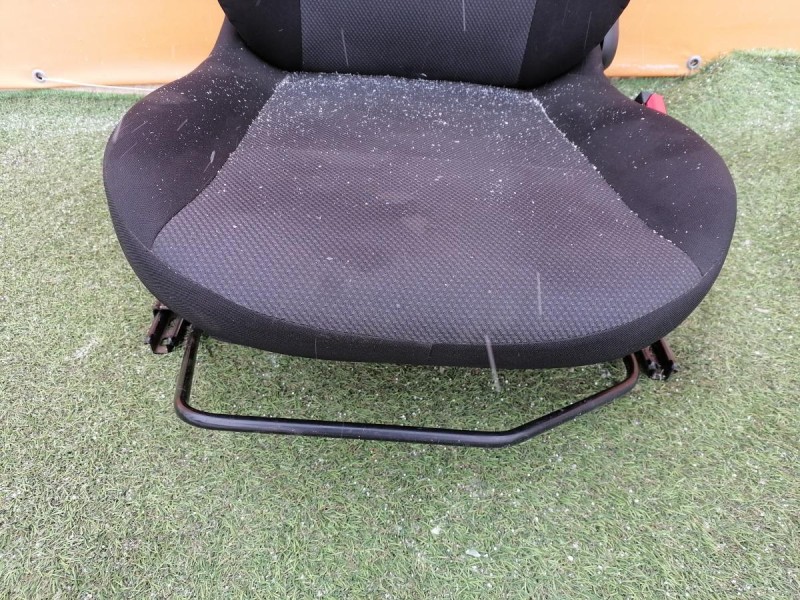 Sandero №18 сиденье переднее к-кт