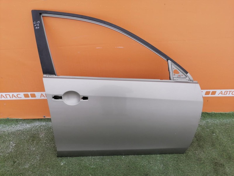 Almera G15 №12 дверь передняя правая деф