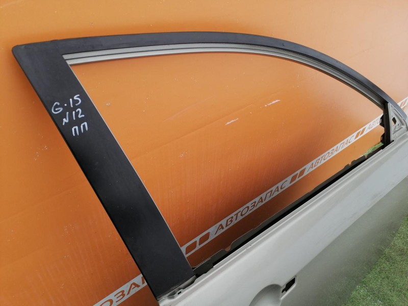 Almera G15 №12 дверь передняя правая деф