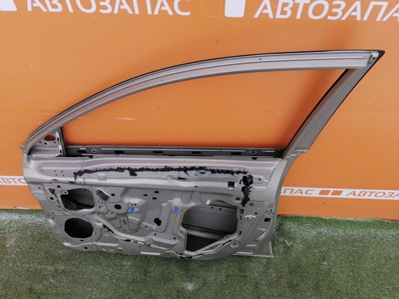 Almera G15 №12 дверь передняя правая деф